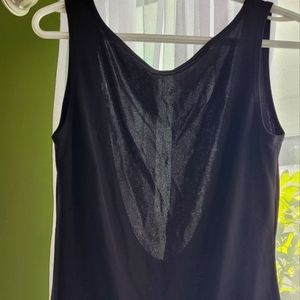 Ladies shirt with a low back